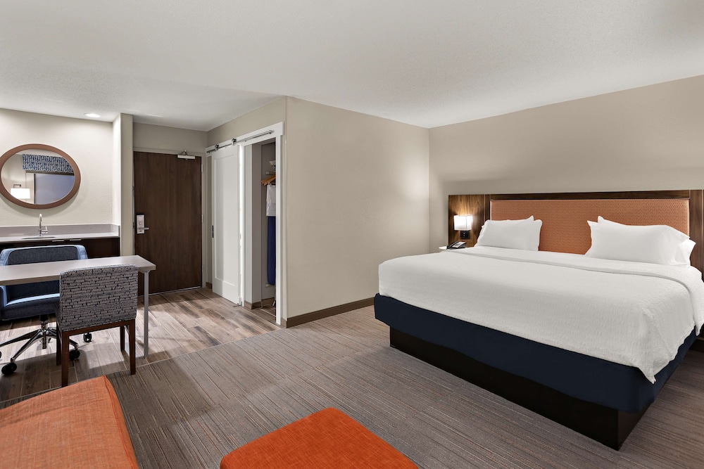 Hampton Inn & Suites by Hilton Petoskey - photo 8