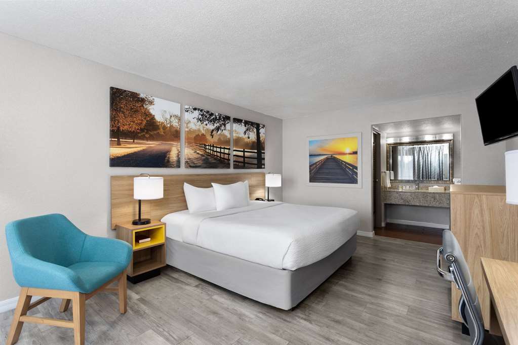 Days Inn by Wyndham Wildwood I 75 - photo 12