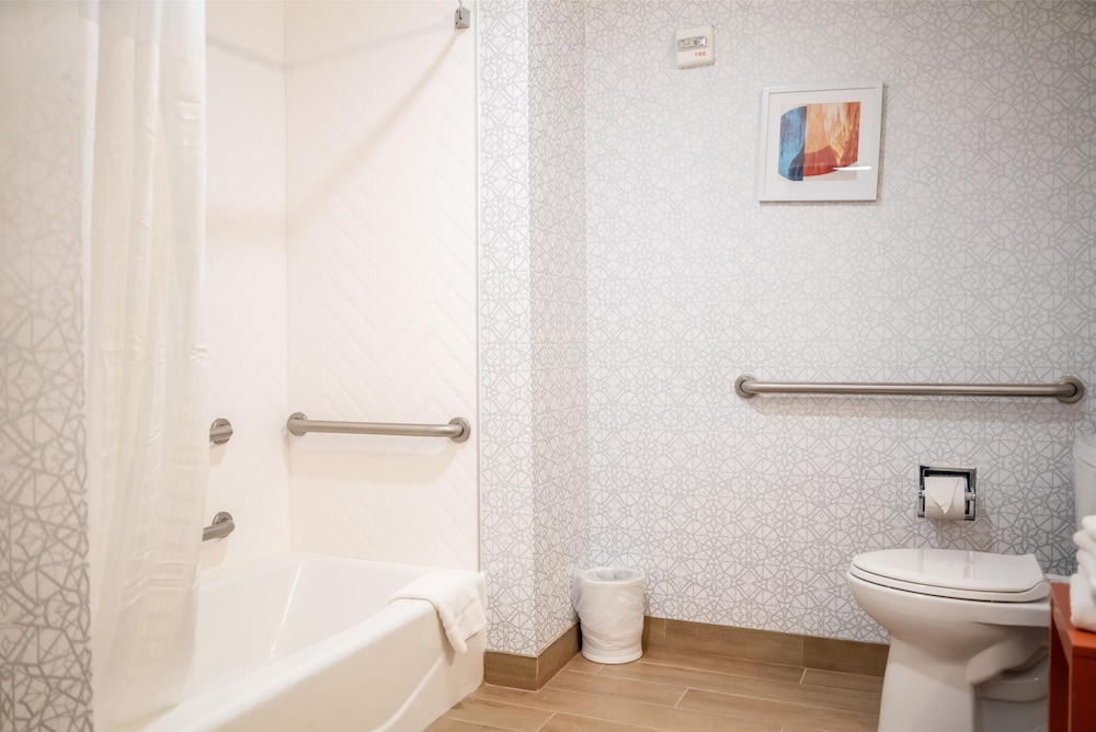 Hampton Inn Gonzales - photo 24