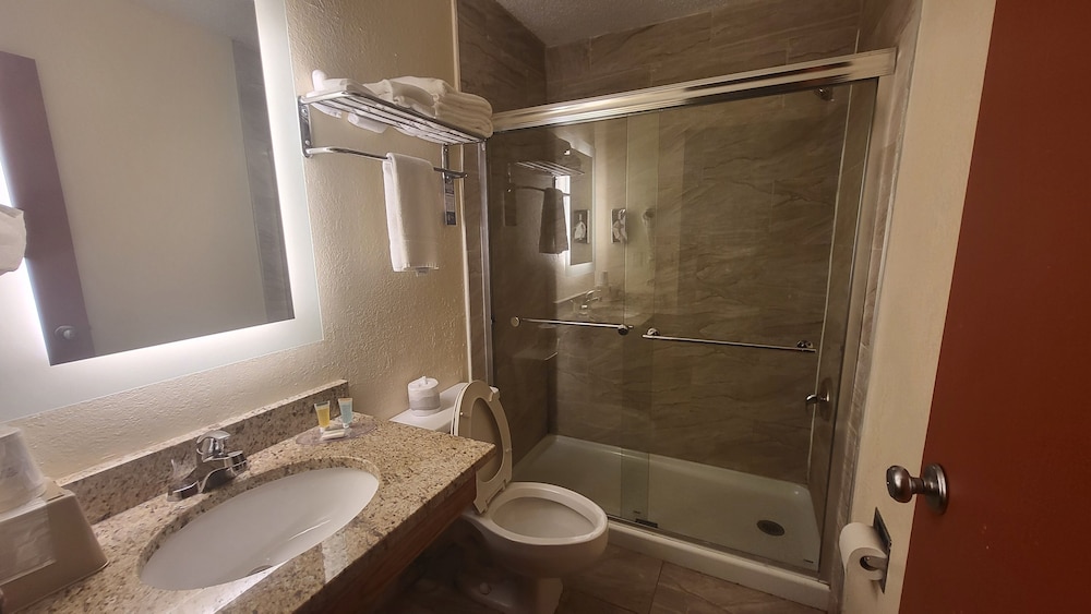 Super 8 by Wyndham Canton Livonia Area - photo 13