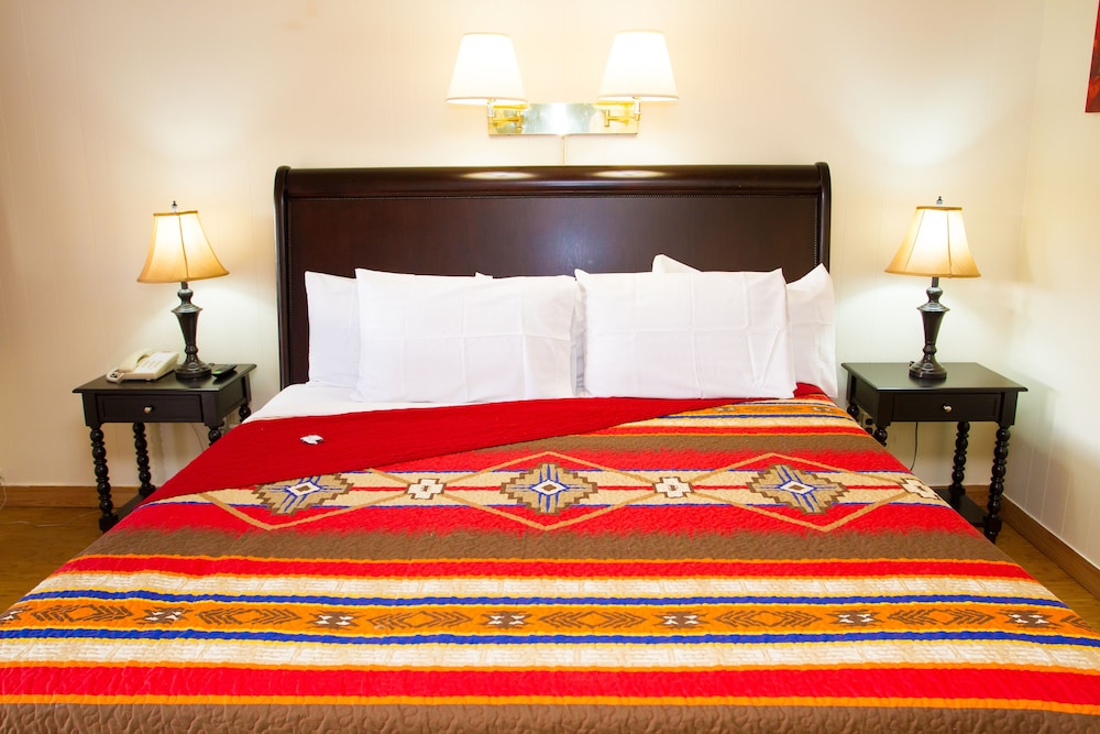 Brad's Desert Inn - photo 3