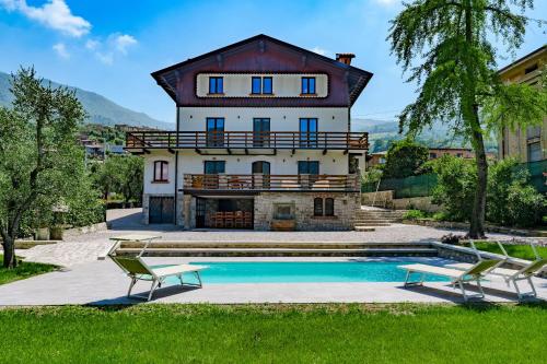Villa Mariaurelia Luxury — 4-Star Luxury Hotel in Sulzano, Italy