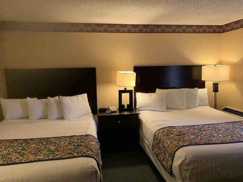 Lincoln Inn Express Hotel and Suites - photo 6