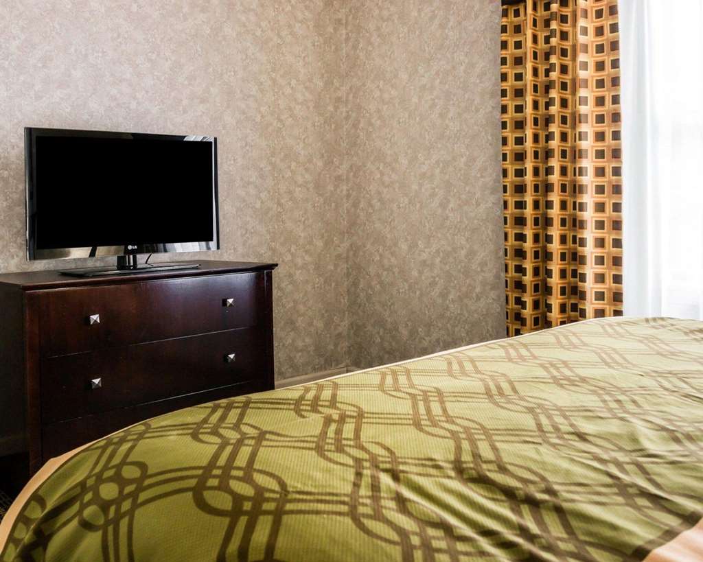 Econo Lodge & Suites Grand Rapids Airport - photo 6