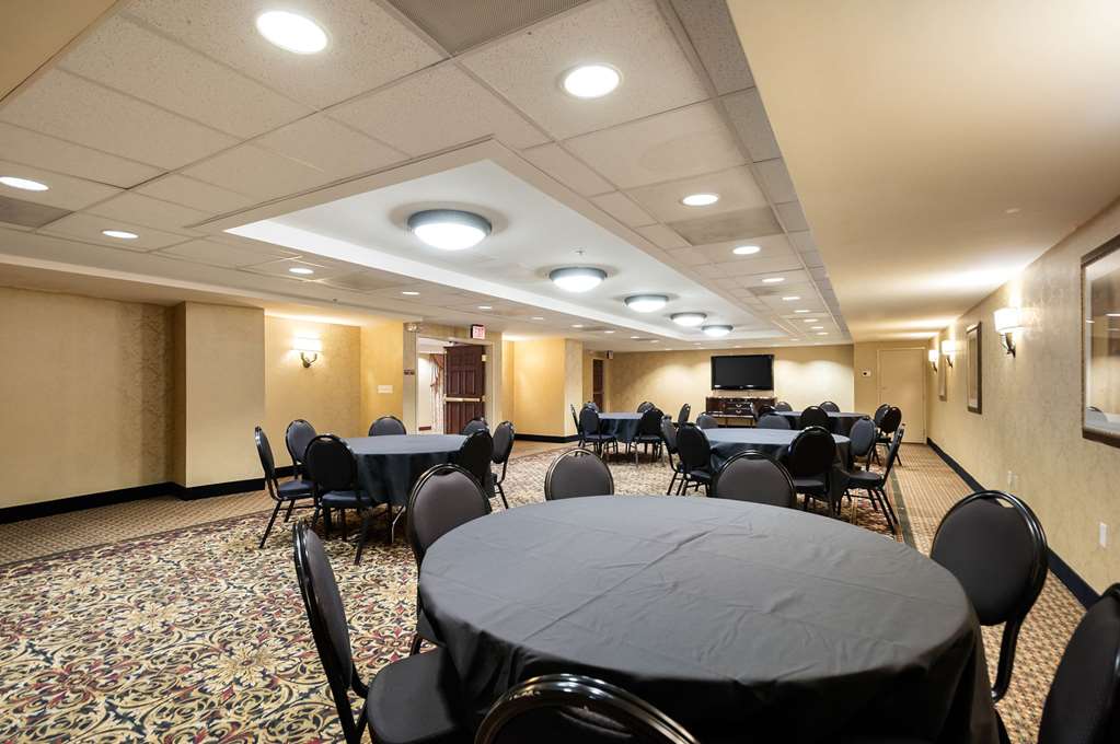Arlington Court Suites a Clarion Collection Hotel - photo 67