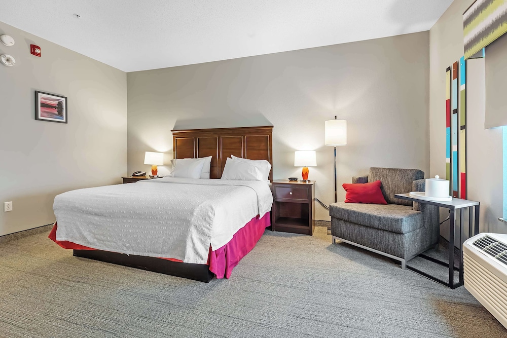 Hampton Inn Atmore - photo 10