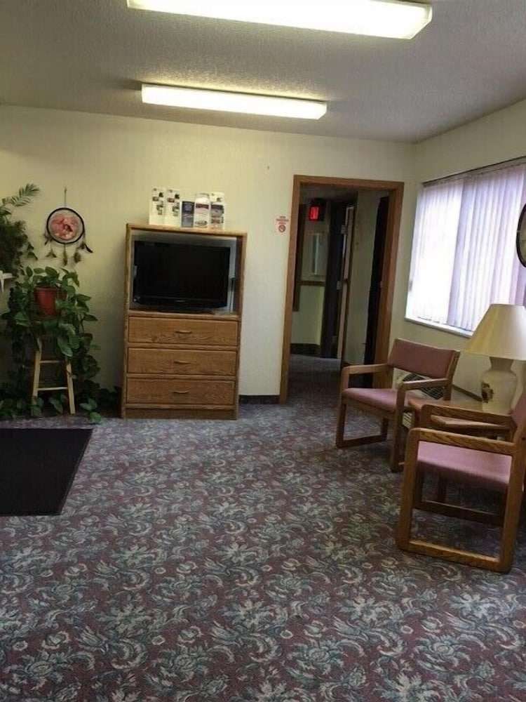 Clarion Hometown Inn - photo 3
