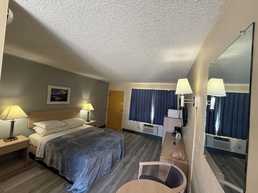 Pine Needles Inn - photo 2