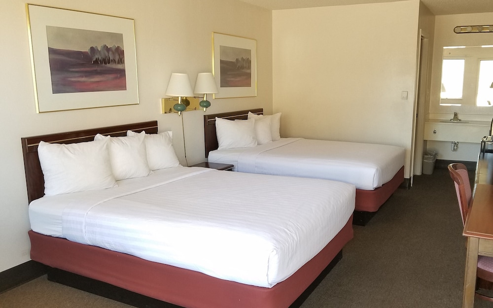 Motel 8 Laramie - photo 12