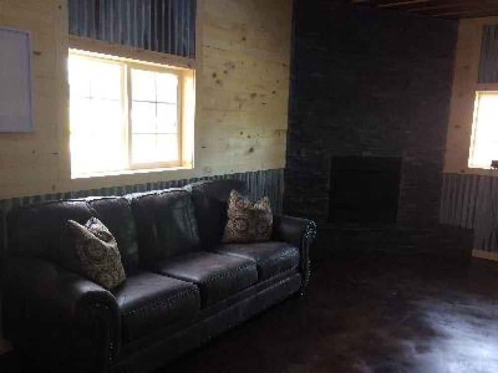 Big Horse Inn and Suites - photo 29