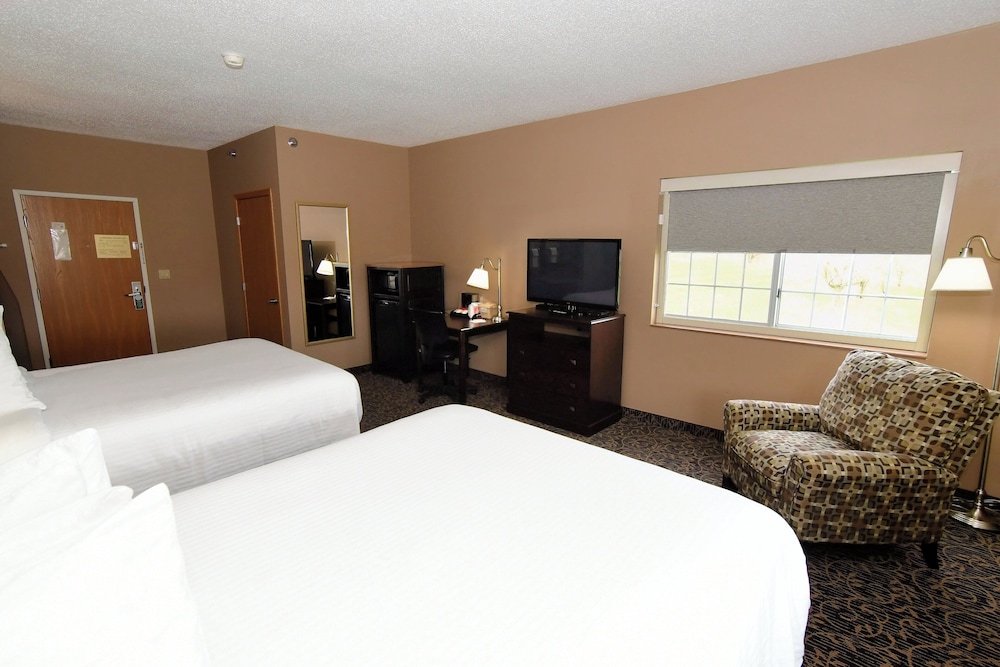 Cobblestone Inn & Suites Denison Majestic Hills - photo 45