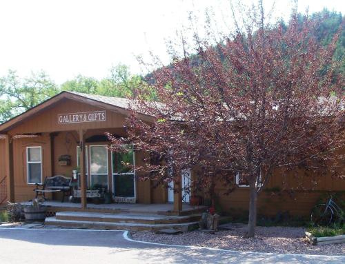 River Falls Lodging Black Hills South Dakota — 4-Star Luxury Hotel in Hot Springs, United States