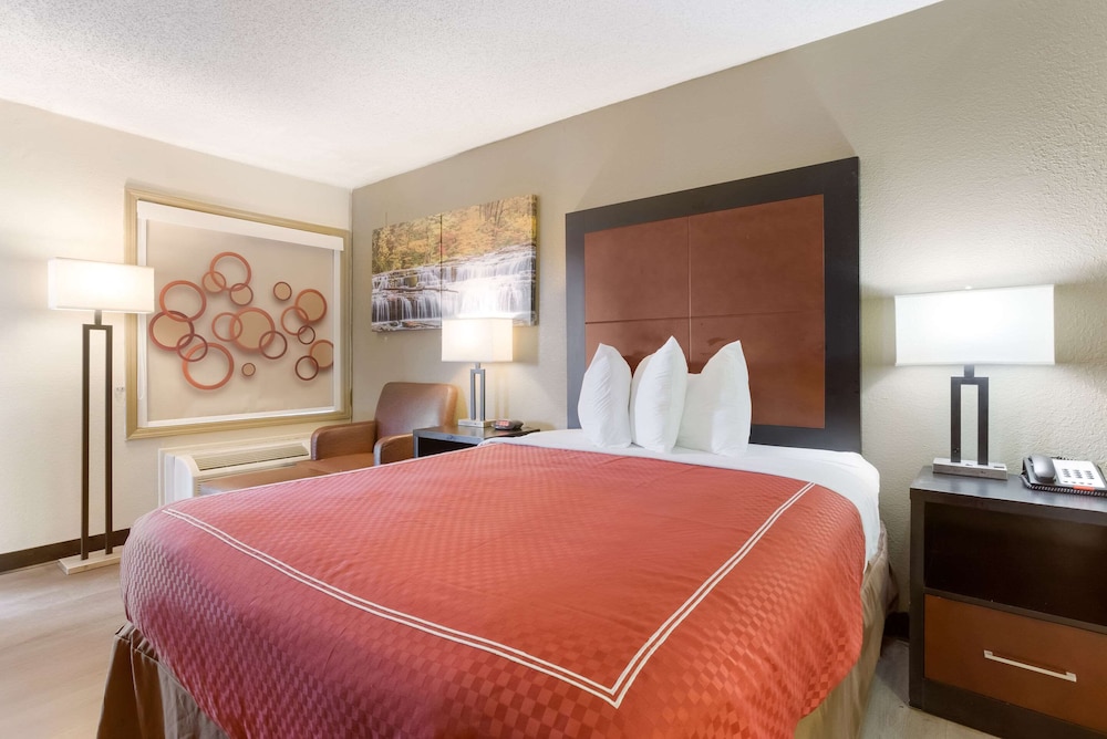 Clarion Pointe Independence Kansas City - photo 10