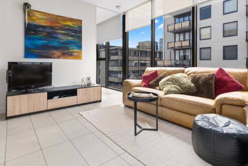 Escape To Melbourne Stylish 1 Bedroom Gym Aircon Balcony — 4-Star Luxury Hotel in Melbourne, Australia