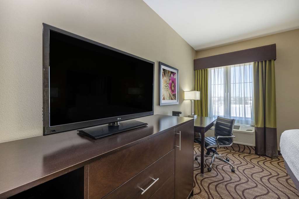 La Quinta Inn & Suites by Wyndham Artesia - photo 27