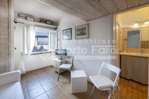 Monolocale mansardato sulla spiaggia di Porto Faro — 4-Star Luxury Hotel in Palau, Italy