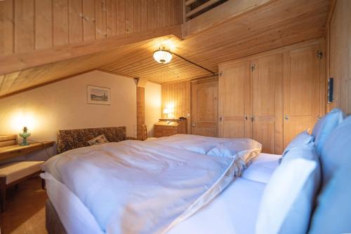 Ferienwohnungen im Boutique Hotel Alpenrose — 4-Star Luxury Hotel in Saanen, Switzerland