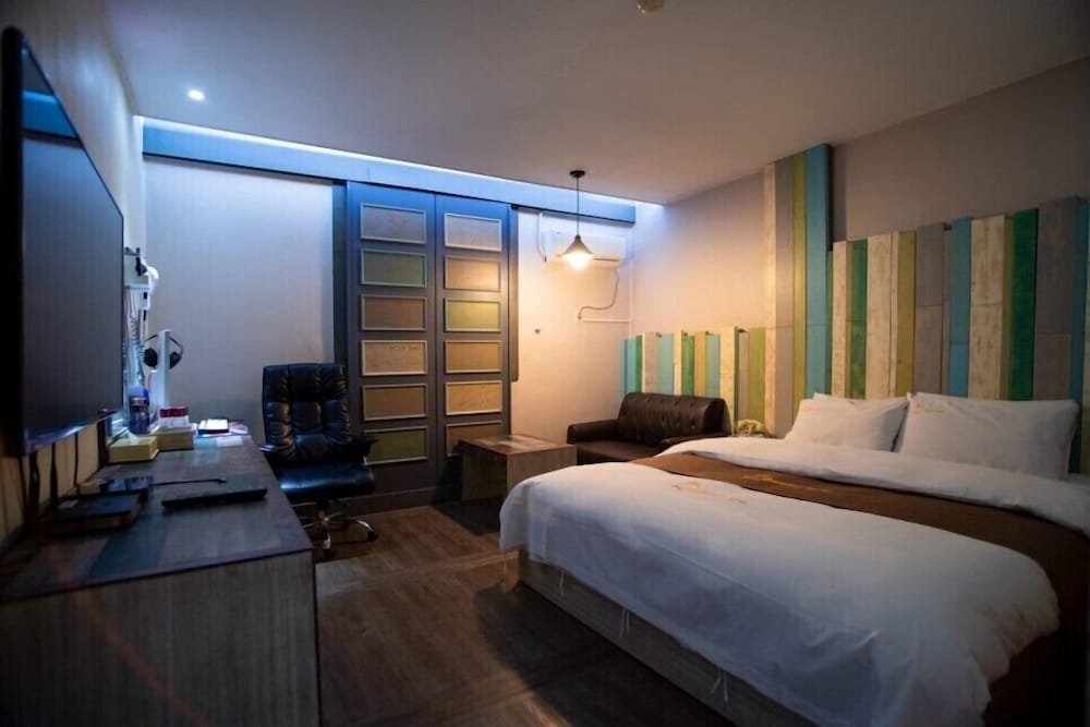 Chungju Queen Motel in Waegwan, South Korea