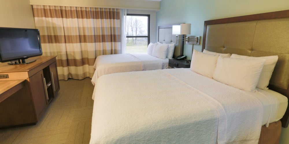 Hampton Inn & Suites Nashville Airport - photo 21