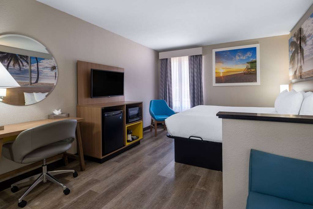 Days Inn & Suites by Wyndham Commerce - photo 19