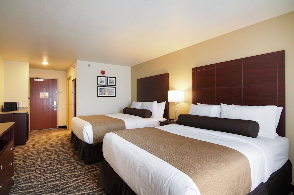 Cobblestone Inn & Suites at UW Stout Downtown Menomonie - photo 10