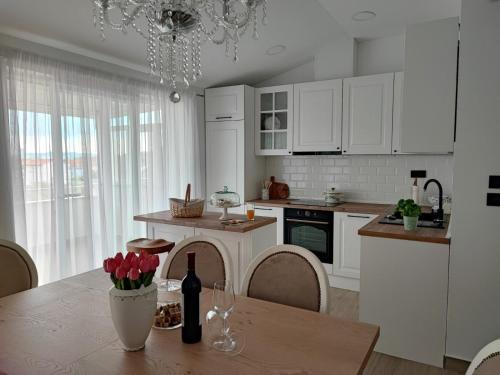 Split View 2 Bedrooms Luxury Apartman 90 M2 — 4-Star Luxury Hotel in Klis, Croatia