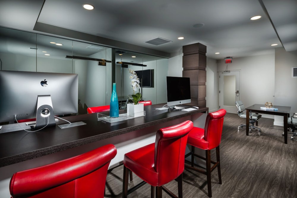 Resort Style Suites in Downtown LA - photo 50