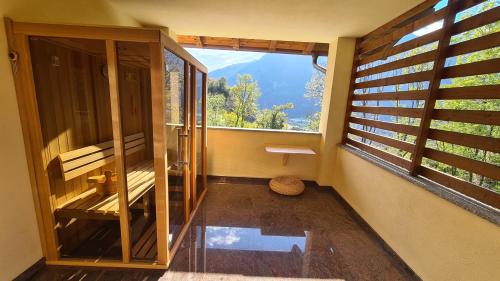 Casa Vignolet : la finestra su Pont Saint Martin — 4-Star Luxury Hotel in Pont-Saint-Martin, Italy