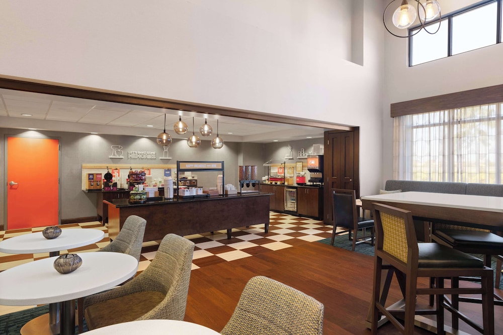 Hampton Inn & Suites Savannah Airport - photo 26