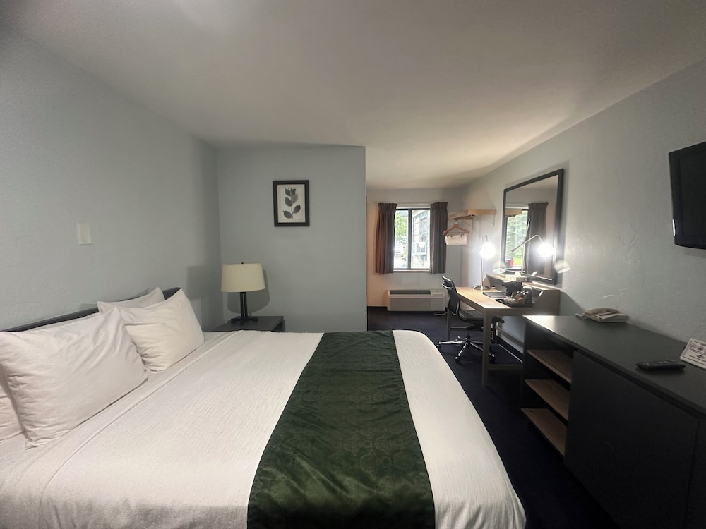 Pictured Rocks Inn & Suites — Munising — photo 5