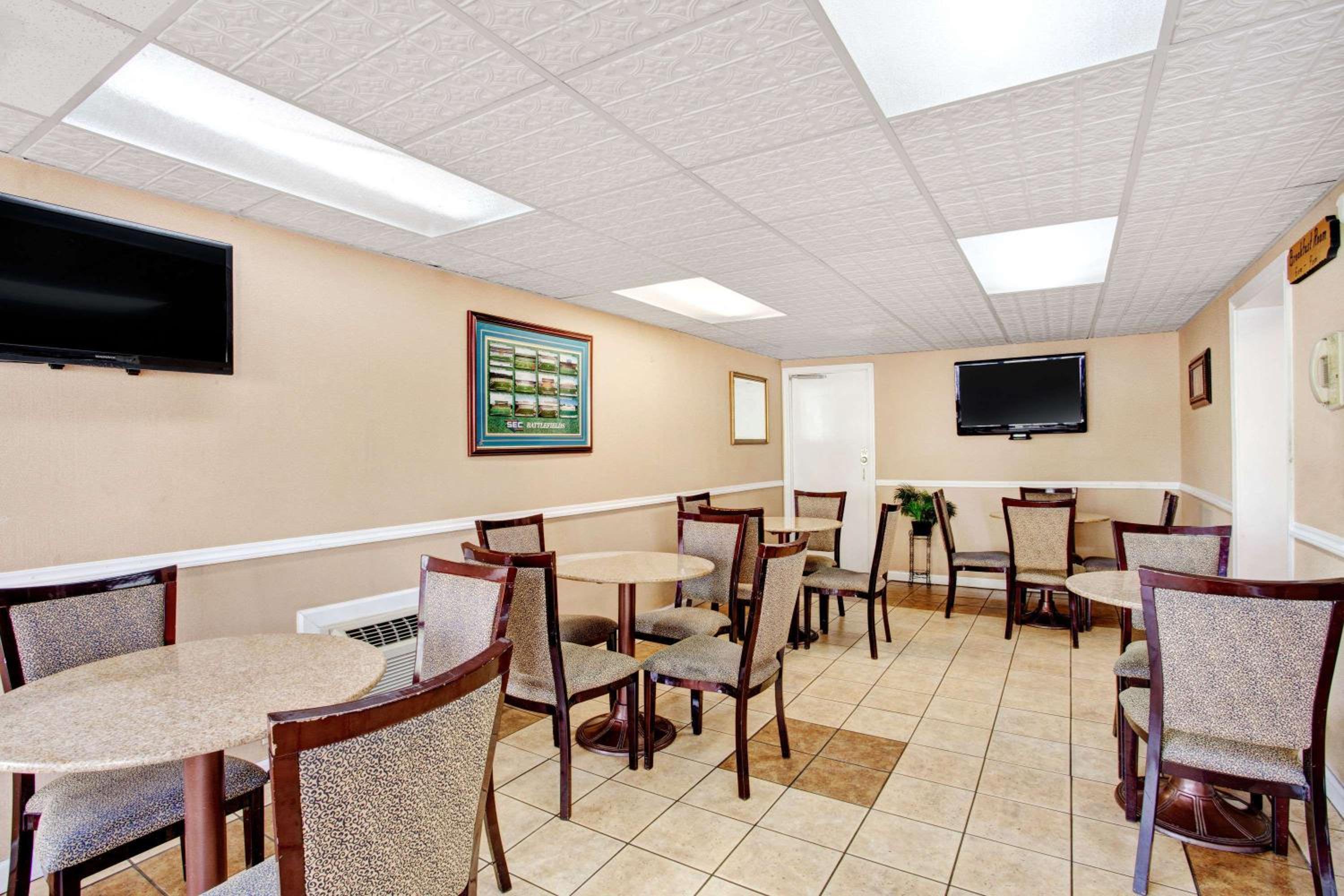 Days Inn by Wyndham Knoxville West - photo 24