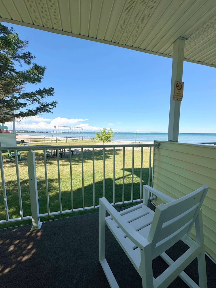 Beachcomber of Mackinaw - photo 48