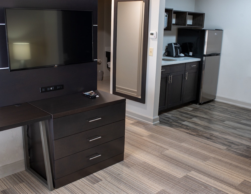 Holiday Inn Express Hotel & Suites Conover by IHG - photo 14