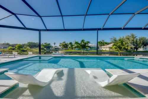 BRANDNEW Villa PureSun at Canal intersection heated saltwater pool and spa facing south — 4-Star Luxury Hotel in Cape Coral, United States