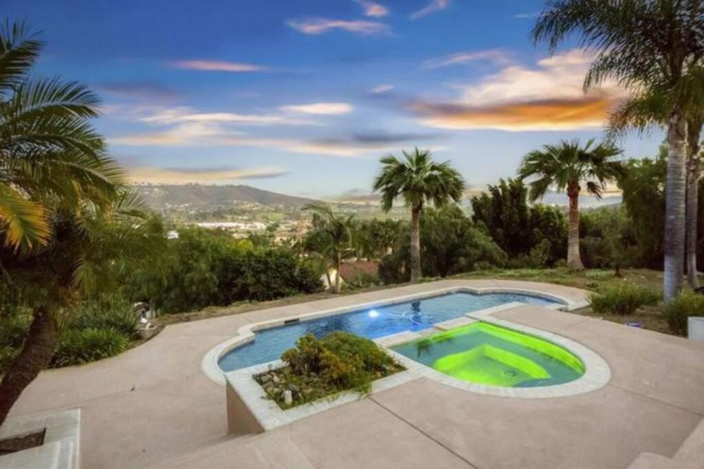 Buena Creek Vista Primary Subdivided Home with Views And Pool — 4-Star Luxury Hotel in San Marcos, United States