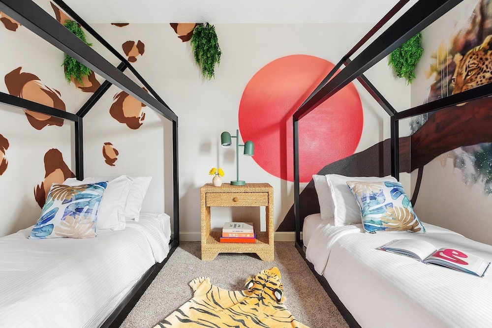 Orlando Resort Retreat Theme Park Haven 8 Bedroom Home by Overmoon - photo 10