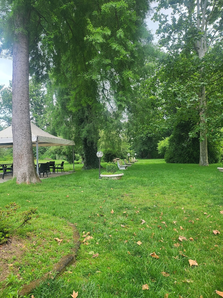 Villa Sant'espedito Resort — hotel in Mortara