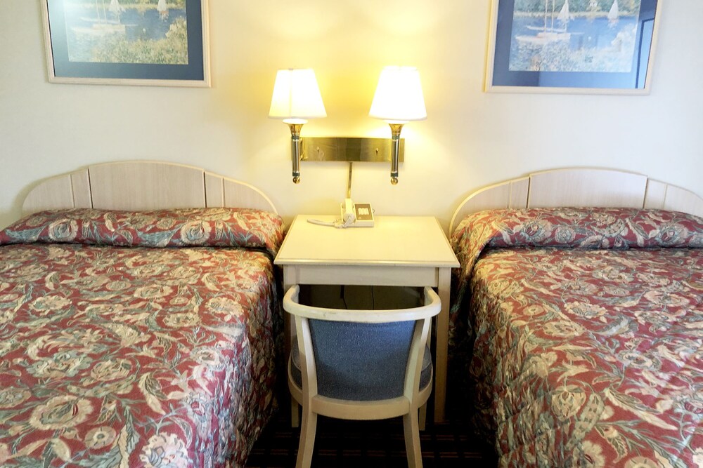 OYO Hotel Starlite Seneca Falls - photo 15