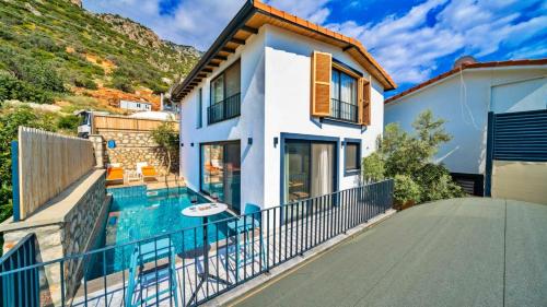 2 Bedroom Luxury Villa with Private Pool in Kalkan — 4-Star Luxury Hotel in Kalkan, Turkey