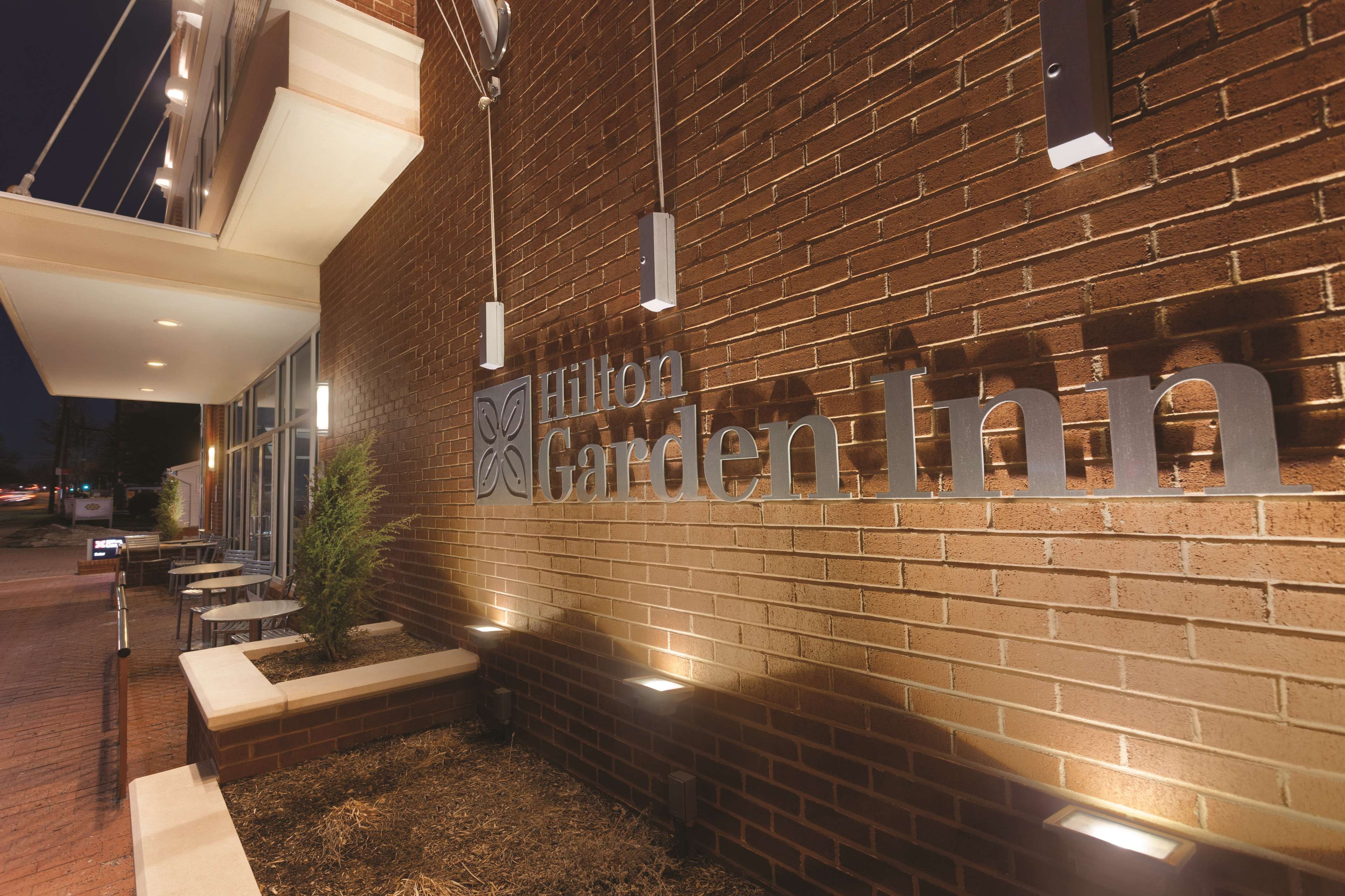 Hilton Garden Inn Falls Church - photo 2