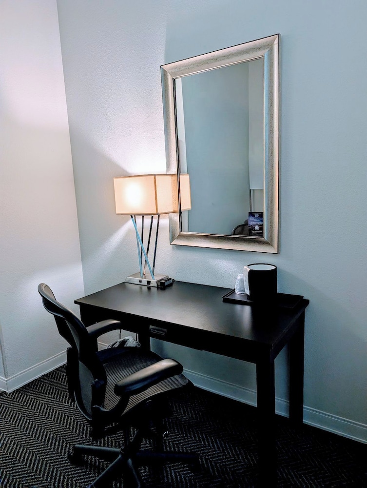 Best Western Plus Columbus North Ft. Moor - photo 13