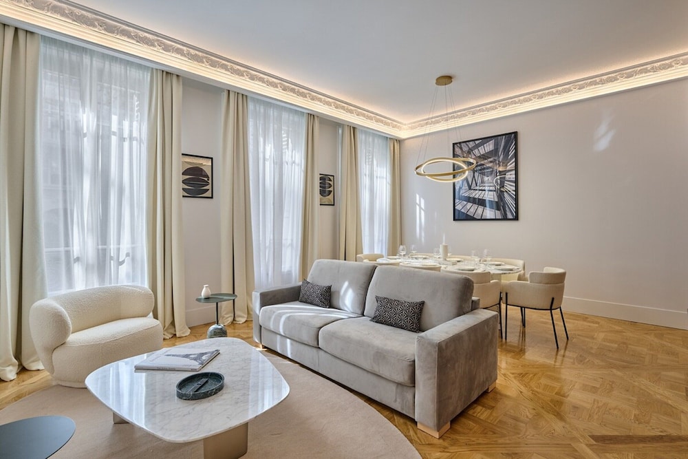 Luxurious Matignon saint Honore Apartment — 4-Star Luxury Hotel in Paris, France