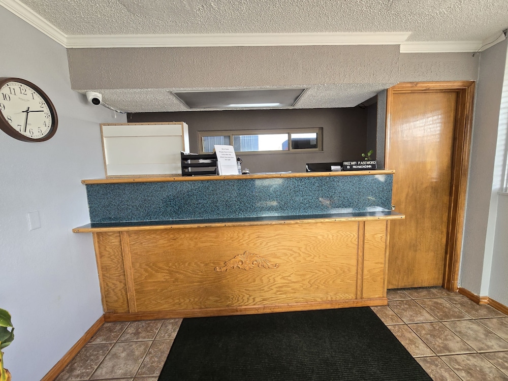 Richmond Inn & Suites - photo 3