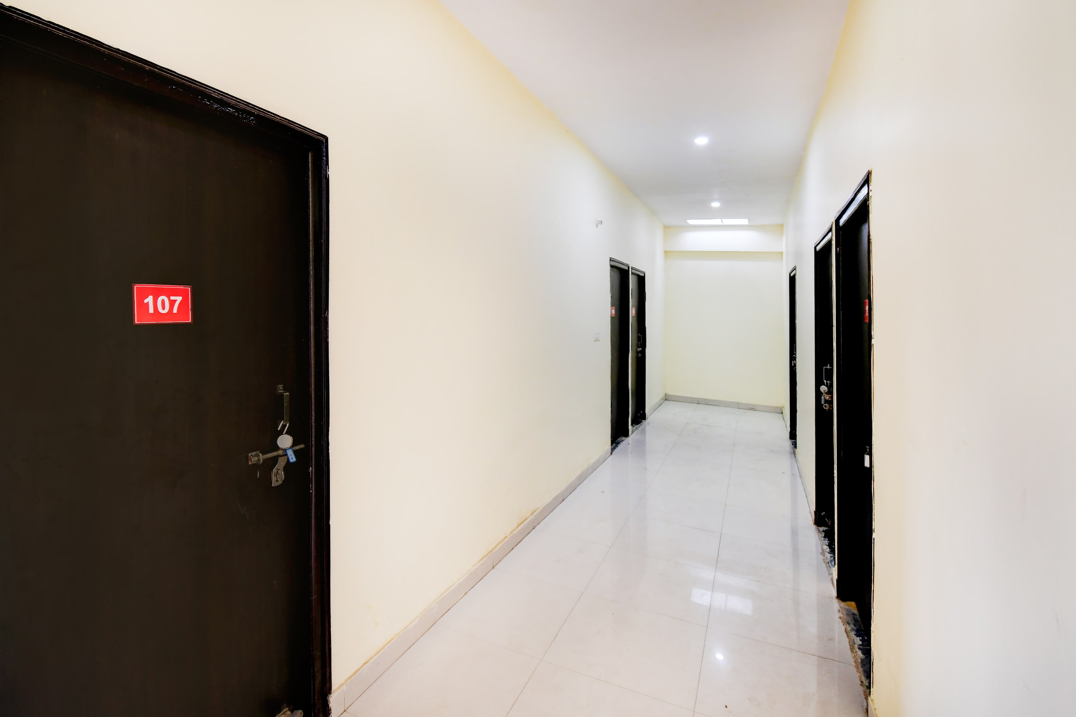 Hotel O Divine Stays - last minute hotel in Lucknow