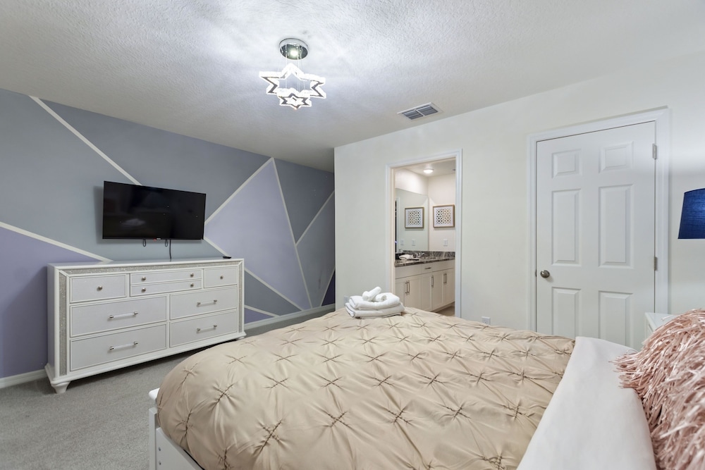 Rear Views Spa Games Room Pet Friendly Resort Amenities 8 Bedroom Villa - photo 21