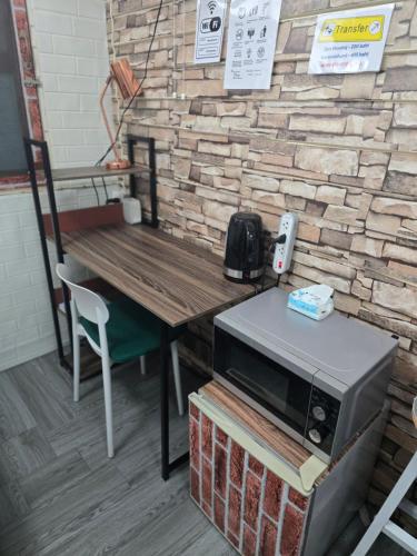 206 Lovely Room with cool fan with full amenities & Free Wi Fi