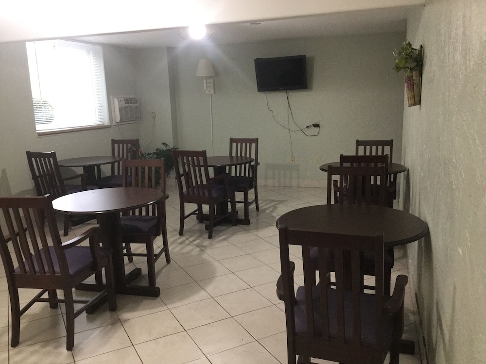 Americas Best Value Inn Jefferson City - photo 43