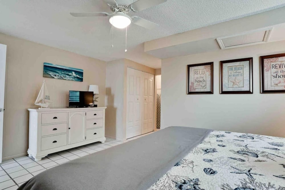 Gorgeous Waterfront Mermaid's Retreat Wows - photo 15