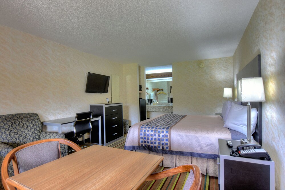 Red Roof Inn & Suites Athens AL - photo 18