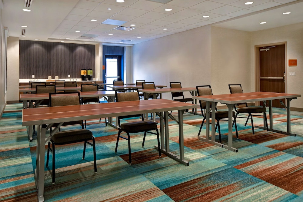 Home2 Suites by Hilton Bowling Green - photo 28